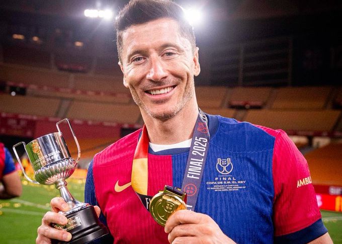 Romano : Lewandowski n'a pas pensé à quitter Barcelone en janvier et n'envisage pas actuellement la possibilité de prendre sa retraite