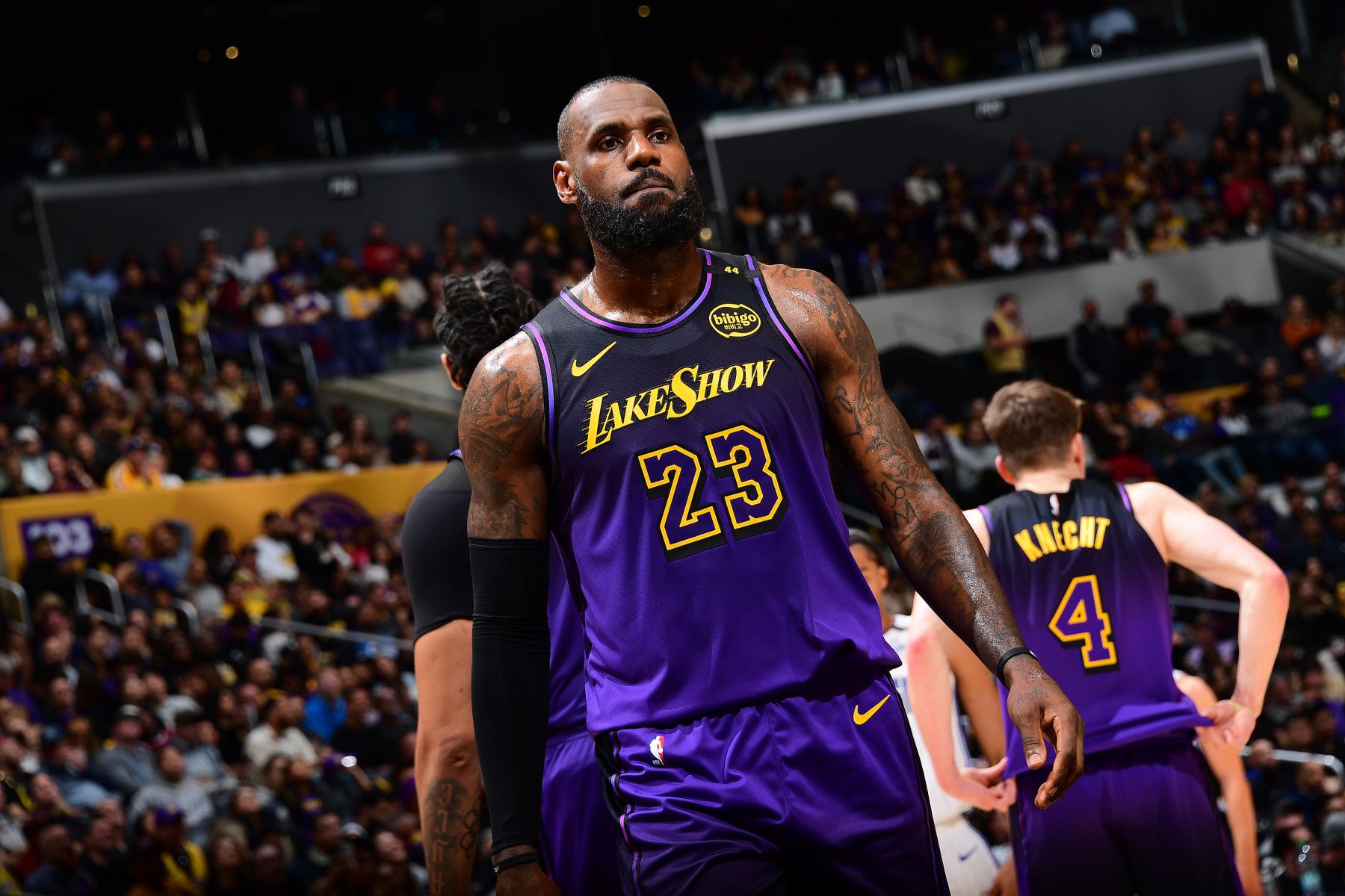 Shams : la star des Lakers, James, ne voyagera pas avec l'équipe pendant cinq road trips consécutifs