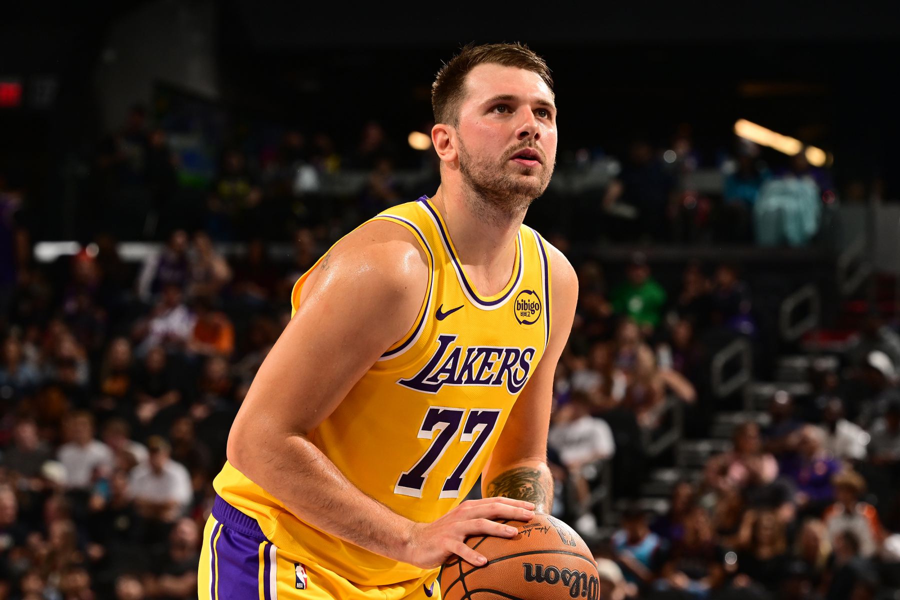 Les Lakers contre les Pélicans commencent aujourd'hui: Doncic et Reeves mènent, Smart, Hachimura et Ayton joueront